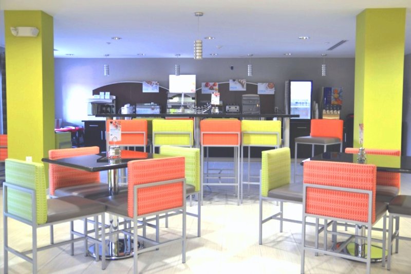Holiday Inn Express Hotel & Suites Jackson Downtown-Coliseum - Jackson, MS