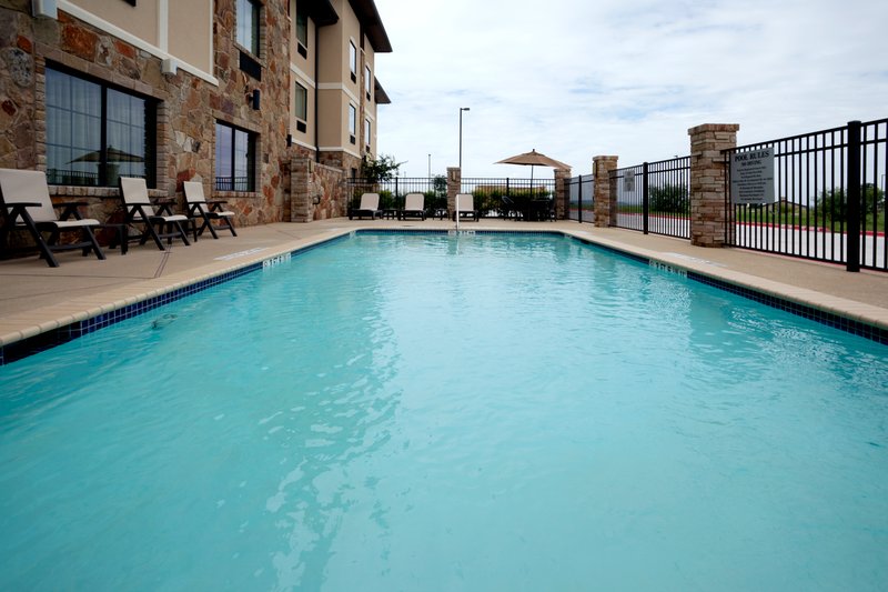Holiday Inn Express - Tow, TX