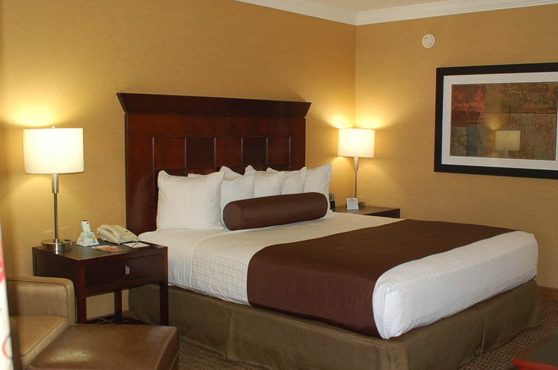 BEST WESTERN PLUS Carriage Inn - Van Nuys, CA