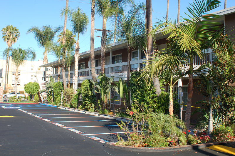 BEST WESTERN PLUS Carriage Inn - Van Nuys, CA