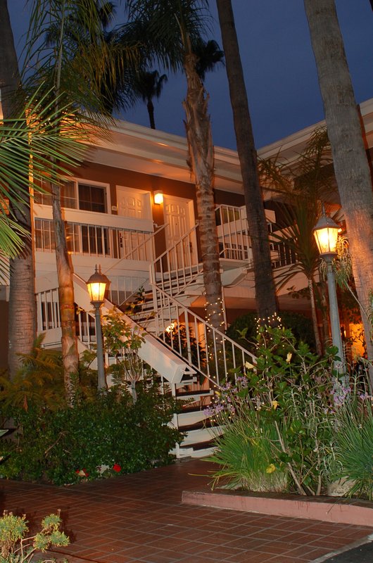 BEST WESTERN PLUS Carriage Inn - Van Nuys, CA