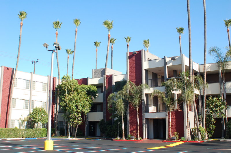 BEST WESTERN PLUS Carriage Inn - Van Nuys, CA