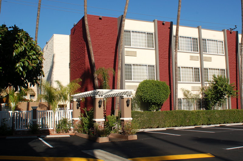 BEST WESTERN PLUS Carriage Inn - Van Nuys, CA