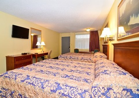 Econo Lodge Inn & Suites - Salina, KS