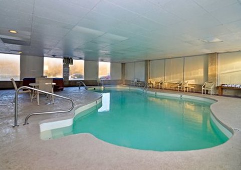 Econo Lodge Inn & Suites - Salina, KS