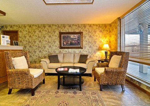 Econo Lodge Inn & Suites - Salina, KS