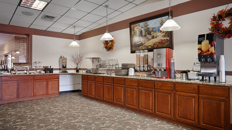 Red Coach Inn - Newton, KS