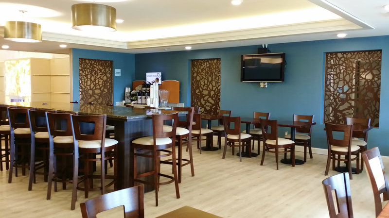 Holiday Inn Express Janesville-I-90 & US Hwy 14 - Janesville, WI