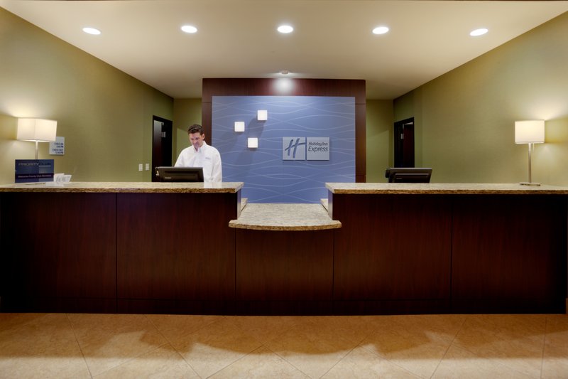 Holiday Inn Express - Tow, TX