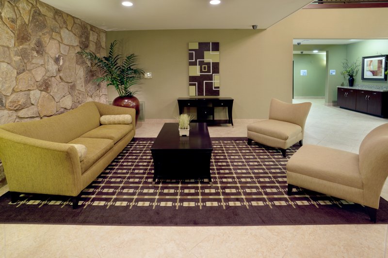 Holiday Inn Express - Tow, TX