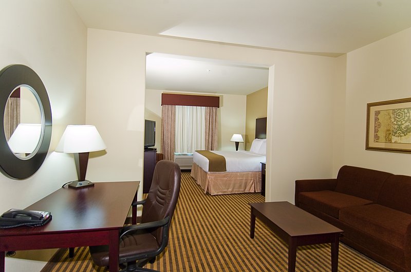 Holiday Inn Express - Tow, TX