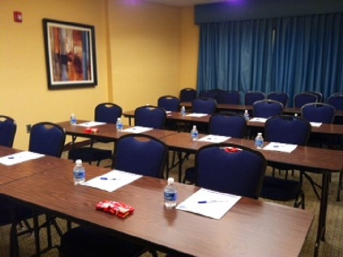 Holiday Inn Express & Suites ATLANTA EAST - LITHONIA - Dunwoody, GA