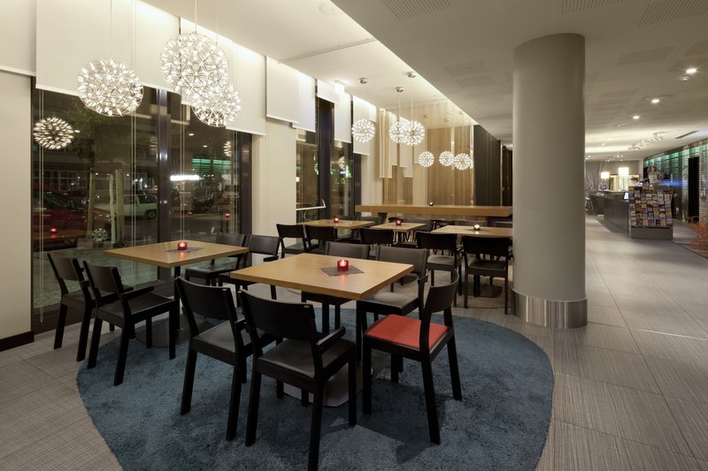 Hotel Holiday Inn Berlin - Centre Alexanderplatz Saguão do hotel