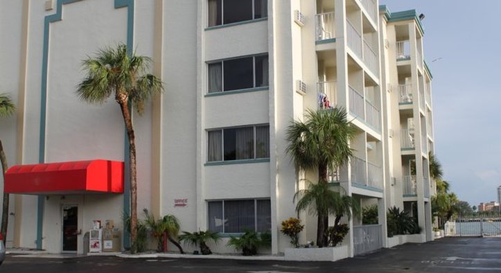 Econo Lodge-On The Beach - Clearwater, FL