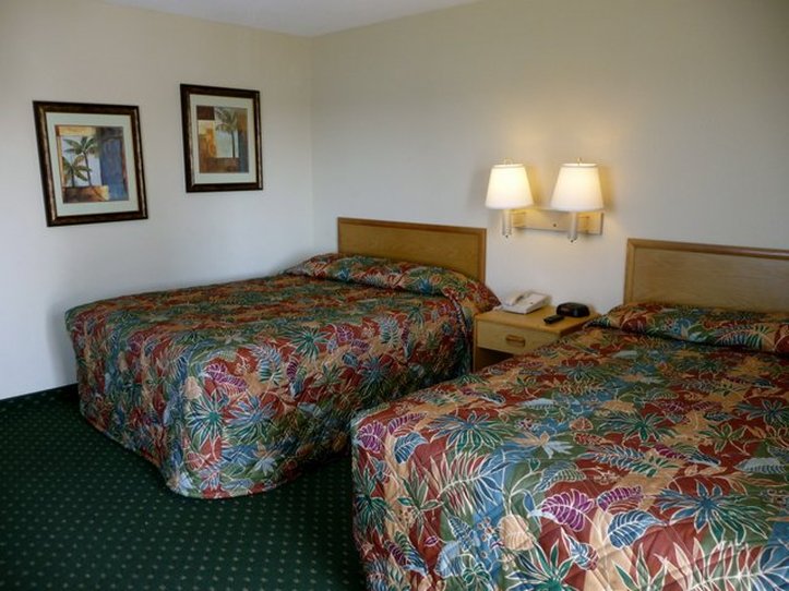 Econo Lodge-On The Beach - Clearwater, FL