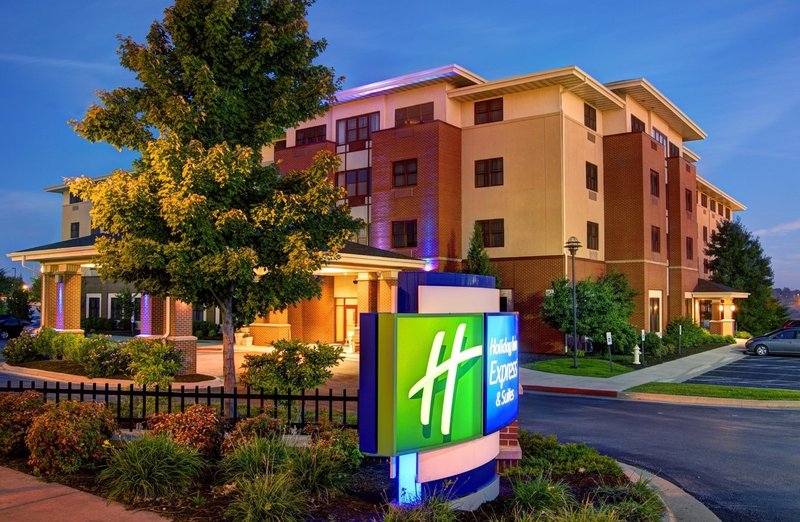 Holiday Inn Express & Suites Springfield - Springfield, MO