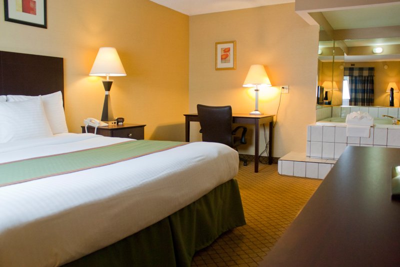 Plaza Hotel And Suites - Eau Claire, WI