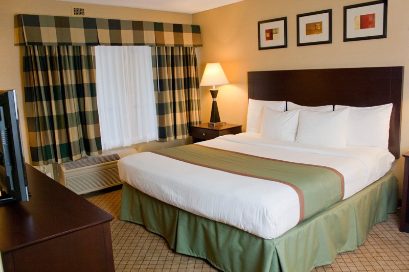 Plaza Hotel And Suites - Eau Claire, WI