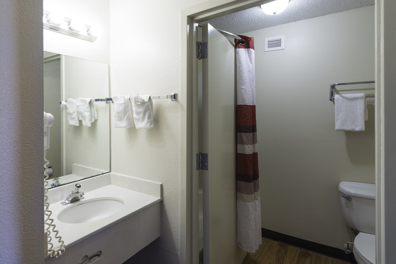 Red Roof Inn & Suites Savannah Airport - Pooler, GA