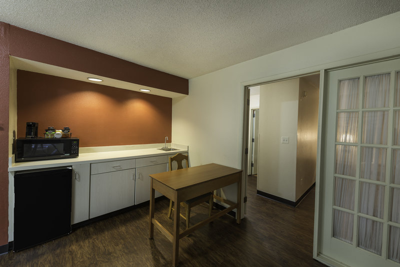 Red Roof Inn & Suites Savannah Airport - Pooler, GA