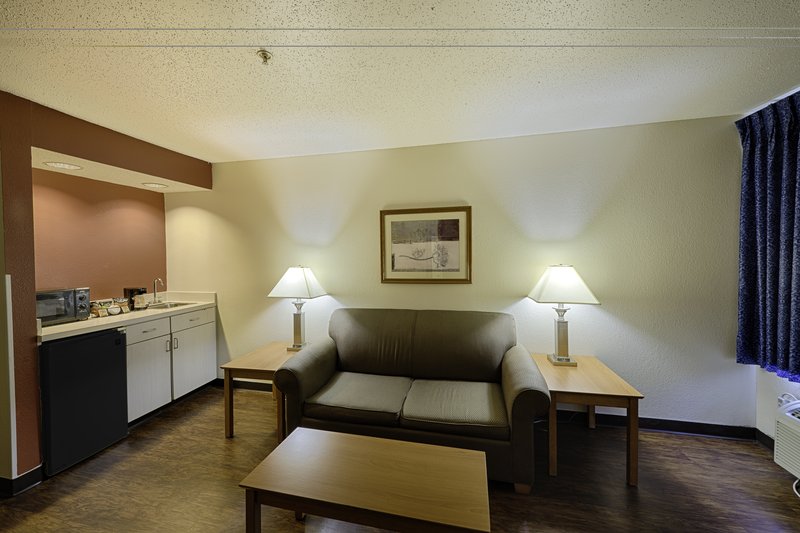 Red Roof Inn & Suites Savannah Airport - Pooler, GA