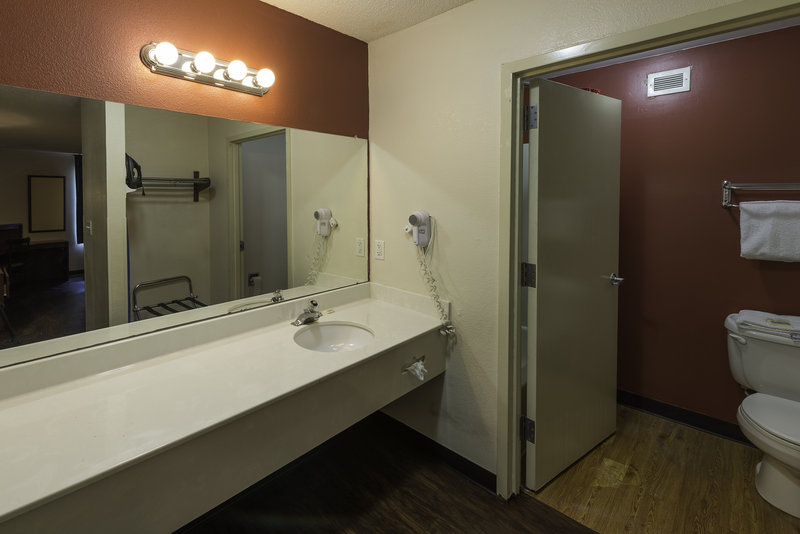 Red Roof Inn & Suites Savannah Airport - Pooler, GA