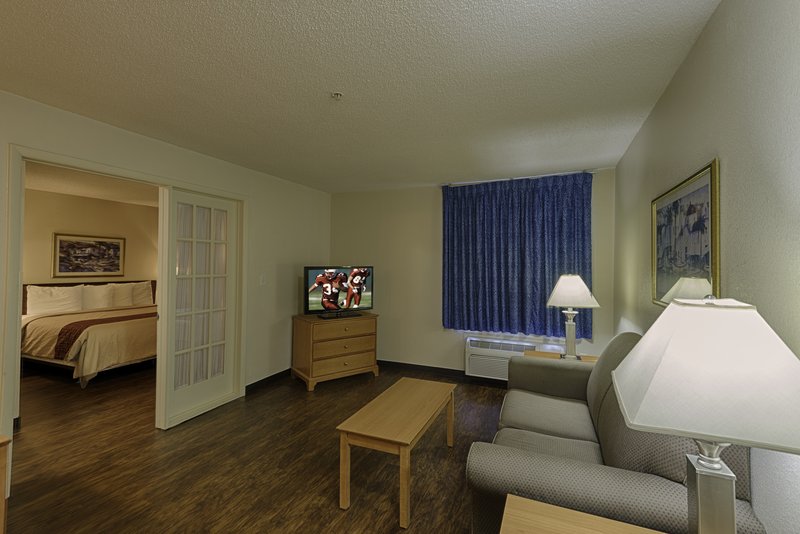 Red Roof Inn & Suites Savannah Airport - Pooler, GA