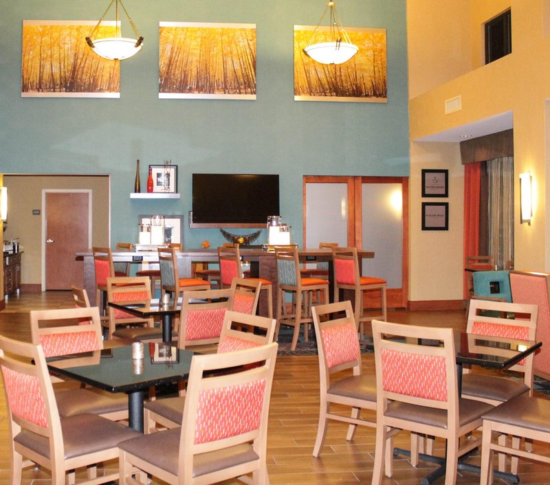 Hampton Inn & Suites Greeley - Greeley, CO