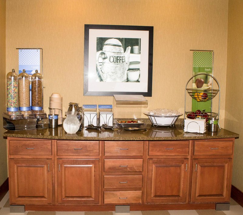 Hampton Inn & Suites Greeley - Greeley, CO