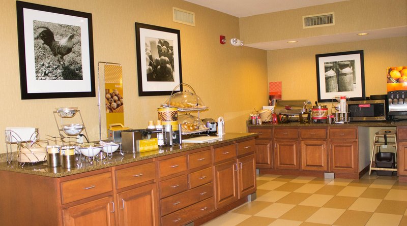 Hampton Inn & Suites Greeley - Greeley, CO