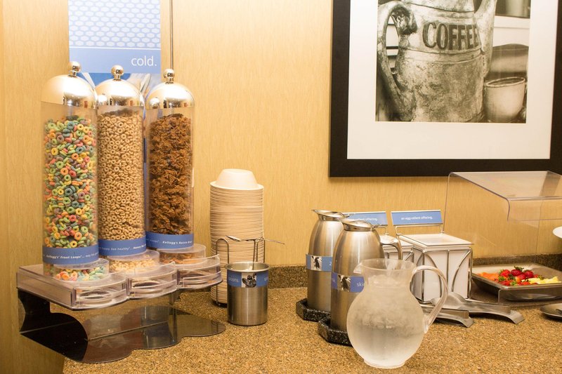 Hampton Inn & Suites Greeley - Greeley, CO