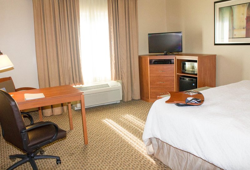 Hampton Inn & Suites Greeley - Greeley, CO