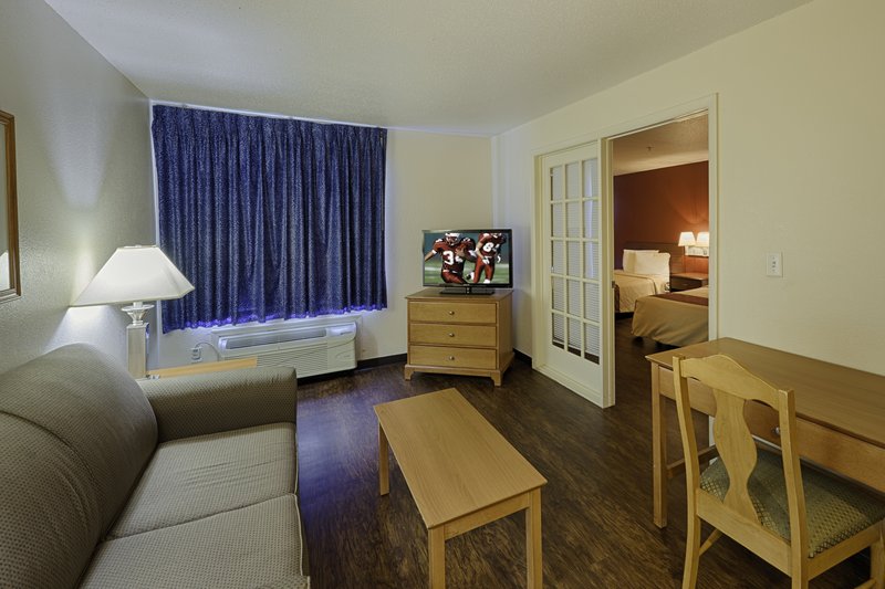 Red Roof Inn & Suites Savannah Airport - Pooler, GA