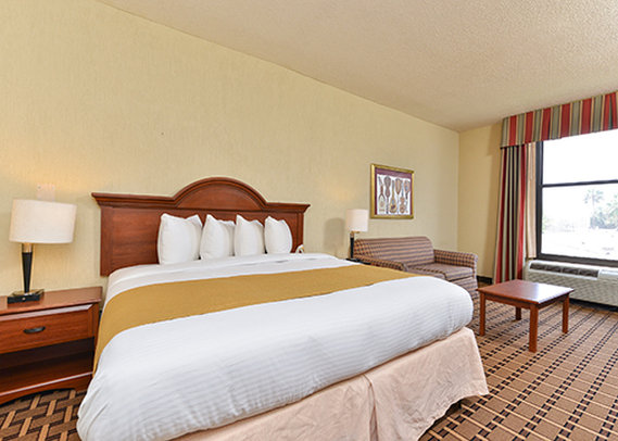 Baymont Inn & Suites Conroe/The Woodlands - Conroe, TX