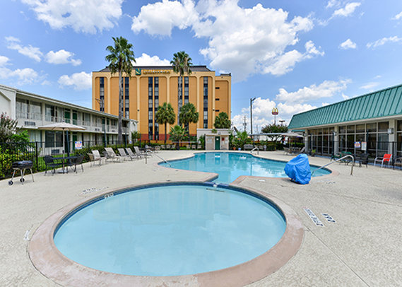 Baymont Inn & Suites Conroe/The Woodlands - Conroe, TX