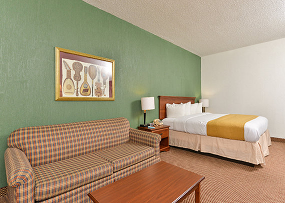 Baymont Inn & Suites Conroe/The Woodlands - Conroe, TX