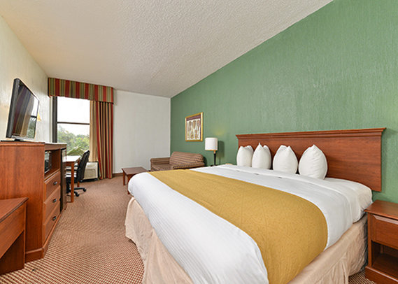 Baymont Inn & Suites Conroe/The Woodlands - Conroe, TX