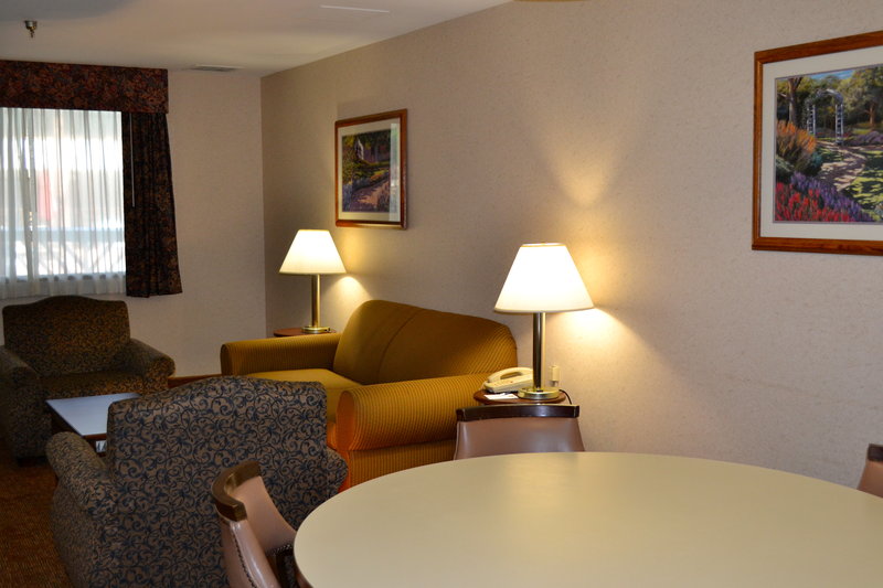 Midway Hotel & Suites - Brookfield, WI