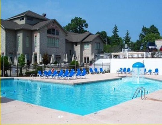 Pointe Royale Clubhouse & Accommodations - Branson, MO