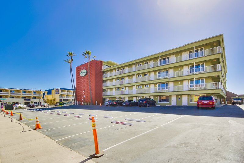 Surfer Beach Hotel - San Diego, CA