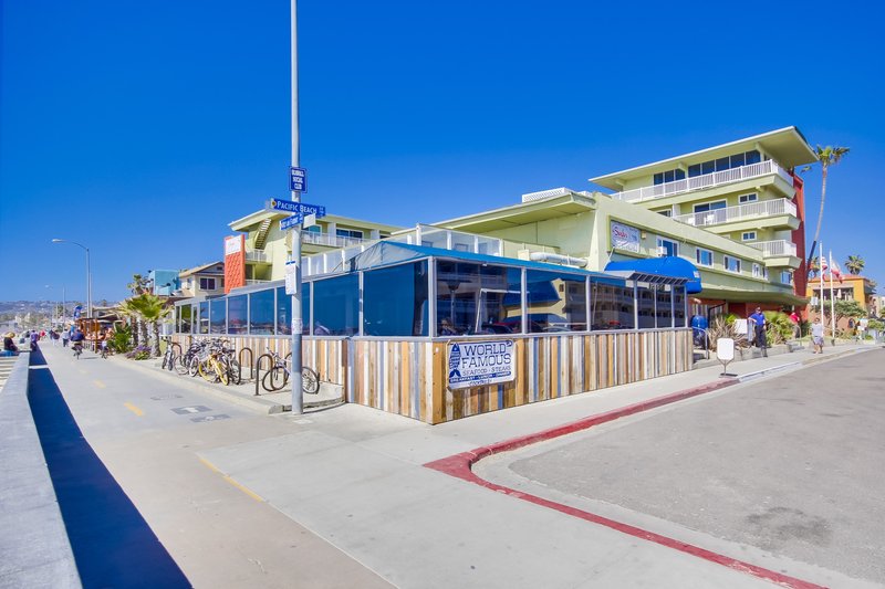 Surfer Beach Hotel - San Diego, CA