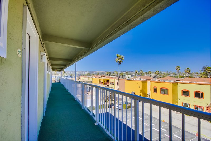 Surfer Beach Hotel - San Diego, CA