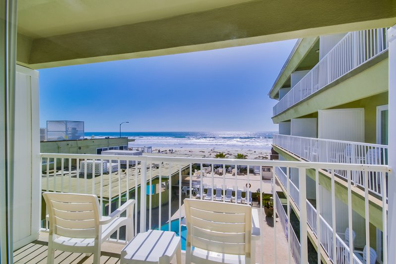 Surfer Beach Hotel - San Diego, CA