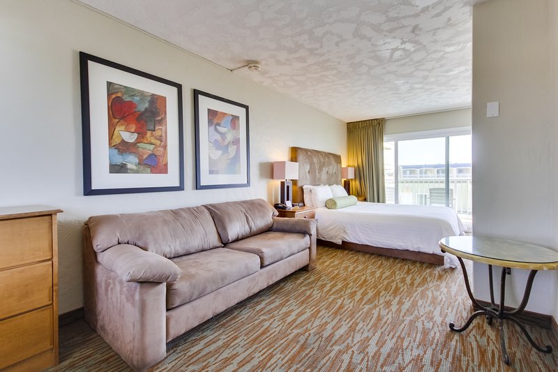 Surfer Beach Hotel - San Diego, CA