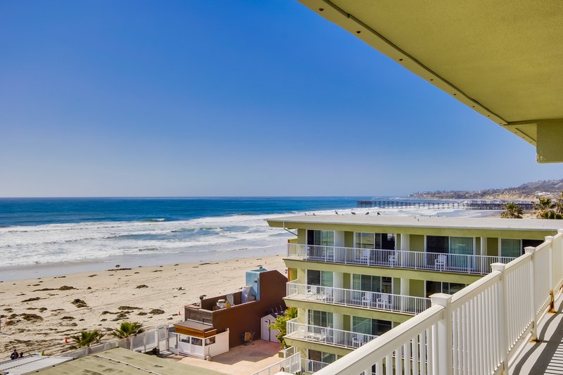 Surfer Beach Hotel - San Diego, CA