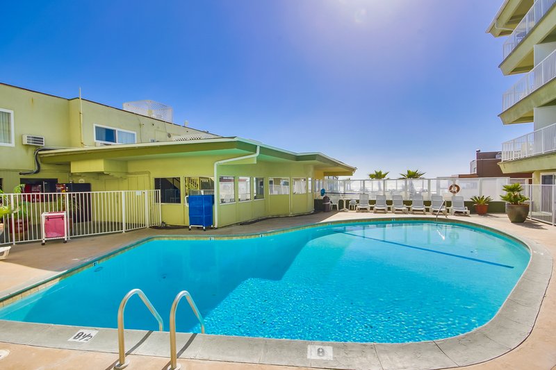 Surfer Beach Hotel - San Diego, CA