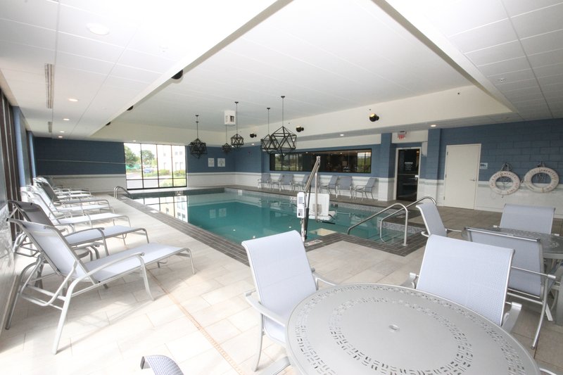 Holiday Inn Express Janesville-I-90 & US Hwy 14 - Janesville, WI