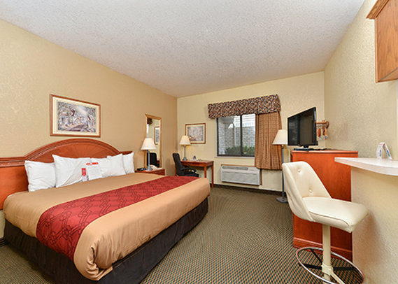 Econo Lodge - Decatur, IN