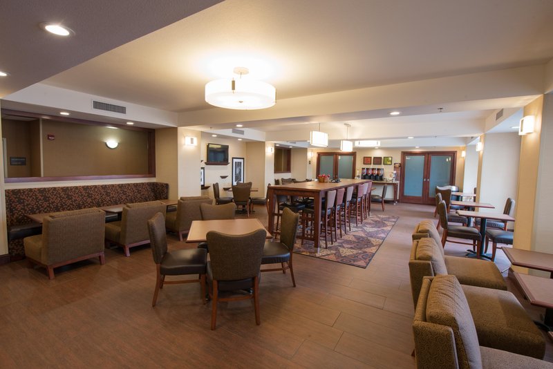 Hampton Inn Bismarck - Bismarck, ND