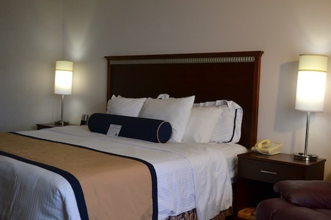 Midway Hotel & Suites - Brookfield, WI